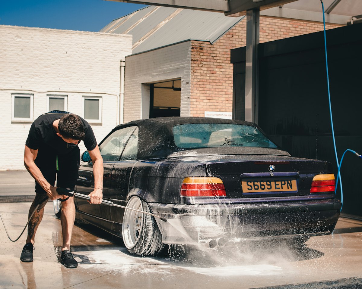 Pressure rinse before a hand wash